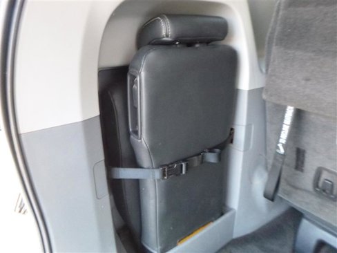 Used 2012 Toyota Sienna SE image 20