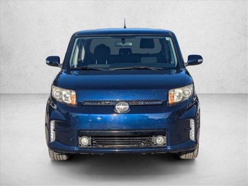 Used 2015 Scion xB image 2