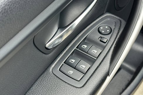 Used 2015 BMW 320i Sedan image 13