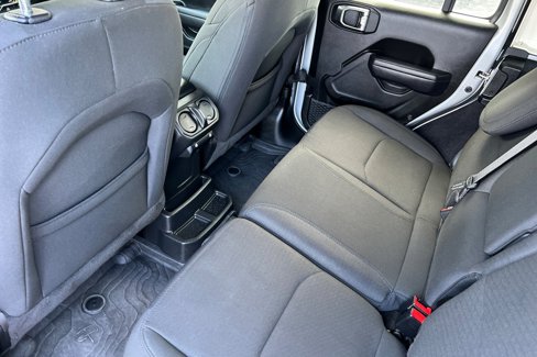 Used 2023 Jeep Wrangler Unlimited image 12