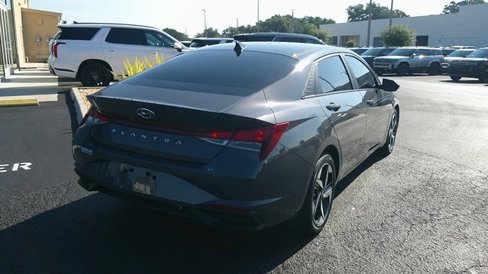 Certified 2023 Hyundai Elantra SEL w/ Convenience Package image 4