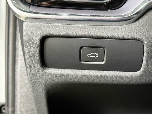 Certified 2025 Volvo S60 B5 Core image 10