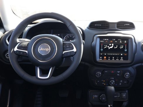 New 2023 Jeep Renegade Latitude w/ Sun & Fun Group image 22