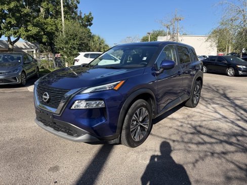 Used 2023 Nissan Rogue SV image 3
