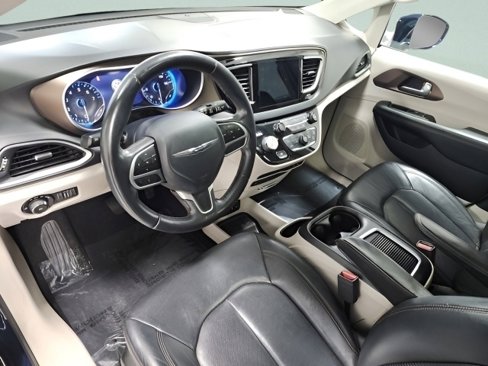 Used 2018 Chrysler Pacifica Touring-L Plus w/ Tire & Wheel Group image 28