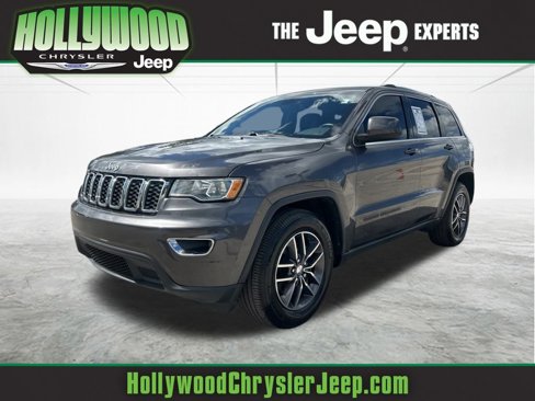 Used 2018 Jeep Grand Cherokee Laredo image 1