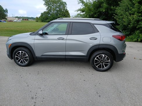 Used 2024 Chevrolet TrailBlazer LT image 2