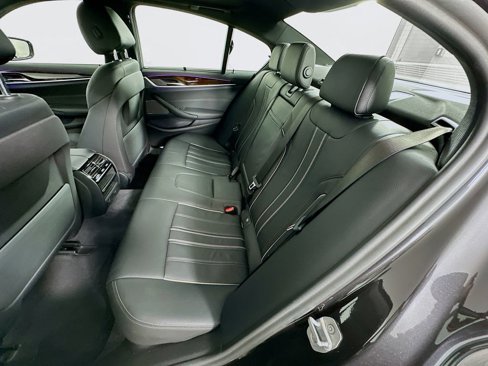 Used 2019 BMW 530e xDrive w/ Executive Package image 24