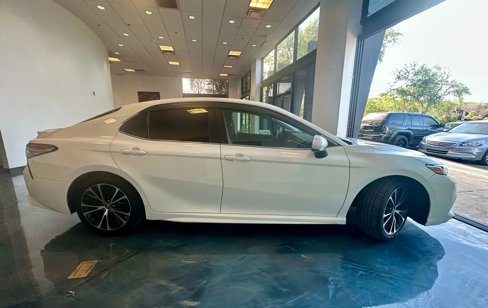 Used 2019 Toyota Camry L image 5