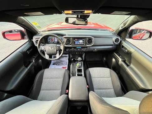 Used 2021 Toyota Tacoma TRD Sport w/ Technology Package image 24
