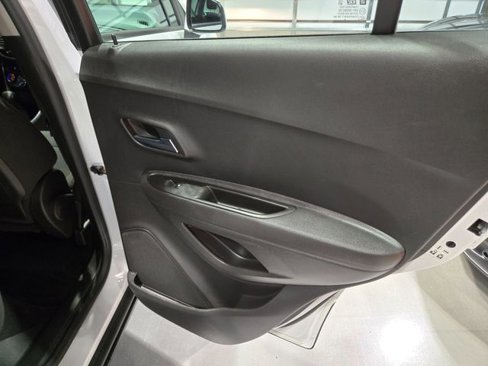 Used 2017 Chevrolet Trax LS image 30