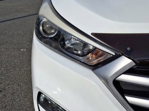 Used 2017 Hyundai Tucson Sport image 14