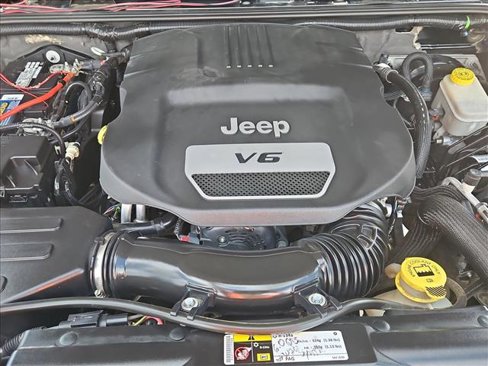 Used 2014 Jeep Wrangler Rubicon w/ Power Convenience Group image 22
