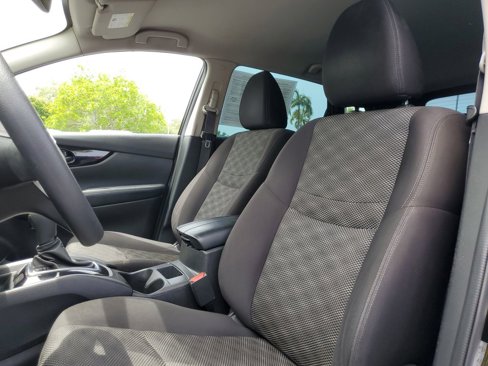 Used 2020 Nissan Rogue Sport SV image 18