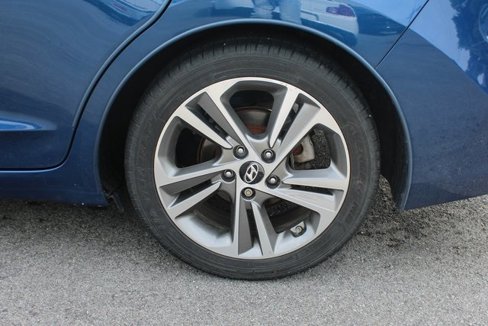 Used 2017 Hyundai Elantra Limited image 41
