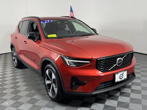 Certified 2023 Volvo XC40 B5 Plus w/ Climate Package image 3