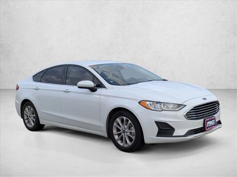 Used 2020 Ford Fusion SE image 3
