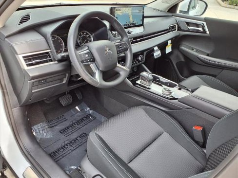 New 2025 Mitsubishi Outlander ES image 12
