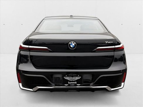 Used 2024 BMW 740i image 5
