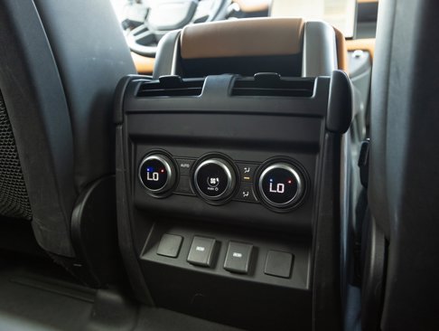 Used 2023 Land Rover Defender 130 X-Dynamic SE image 27