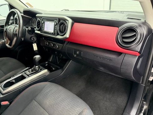 Used 2017 Toyota Tacoma SR5 image 10