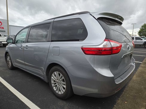 Used 2016 Toyota Sienna XLE image 4