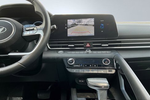 Used 2025 Hyundai Elantra Limited image 8