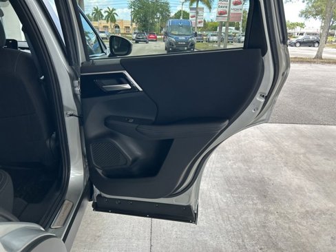 Used 2024 Mitsubishi Outlander ES image 24