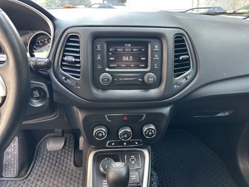 Used 2018 Jeep Compass Latitude w/ Cold Weather Group image 29