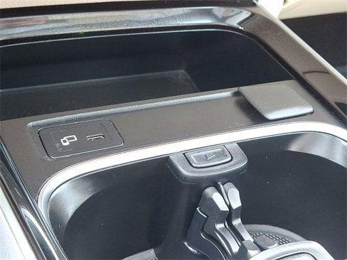 Used 2022 Mercedes-Benz GLB 250 4MATIC image 24