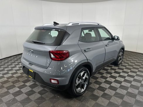 Used 2022 Hyundai Venue SEL w/ Cargo Package image 3