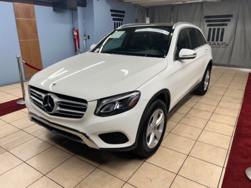 Used 2018 Mercedes-Benz GLC 300 4MATIC image 1