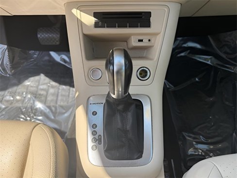 Used 2016 Volkswagen Tiguan SE image 16