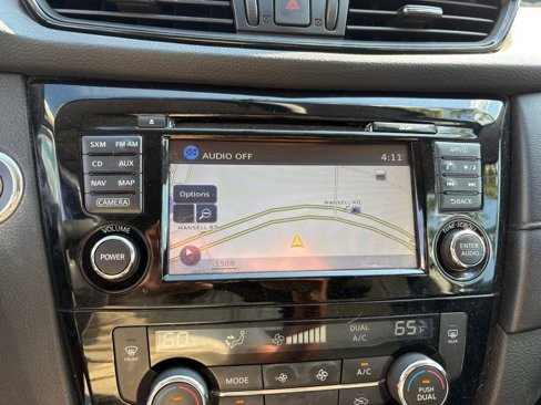 Used 2017 Nissan Rogue SV w/ SV Premium Package image 28
