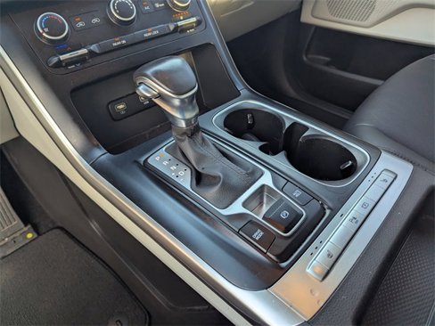 Used 2022 Kia Carnival LX image 18