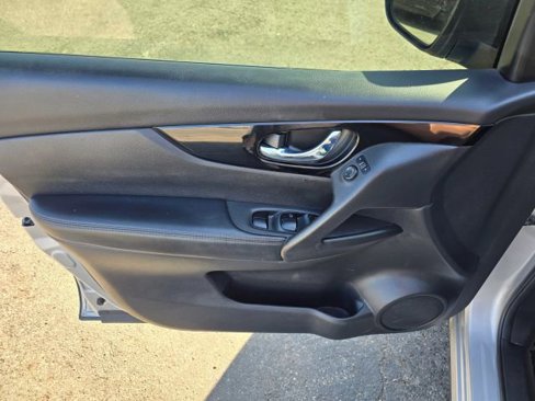 Used 2017 Nissan Rogue Sport SV image 10