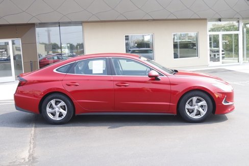 Used 2021 Hyundai Sonata SE image 2