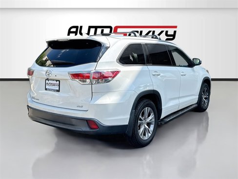 Used 2015 Toyota Highlander XLE image 7