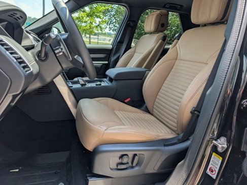 Certified 2024 Land Rover Discovery Dynamic SE image 5