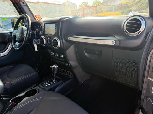 Used 2016 Jeep Wrangler Unlimited Sahara image 12