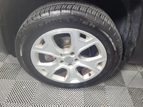Used 2015 Jeep Renegade Limited image 6