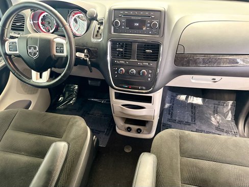 Used 2016 Dodge Grand Caravan American Value Package w/ UConnect Hands-Free Group image 12