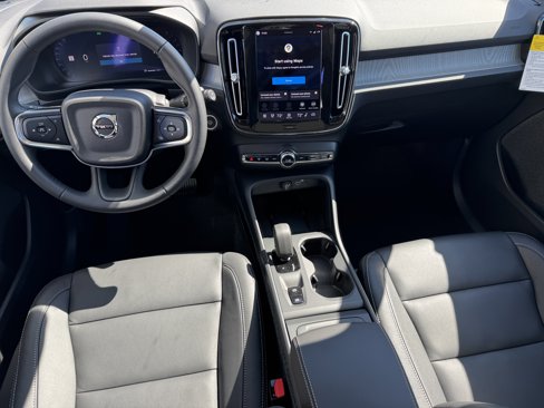 New 2026 Volvo XC40 B4 Core w/ Protection Package image 14