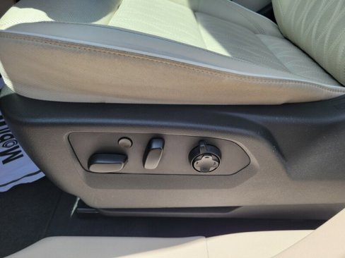 Certified 2021 Buick Envision Avenir w/ Technology Package II image 26