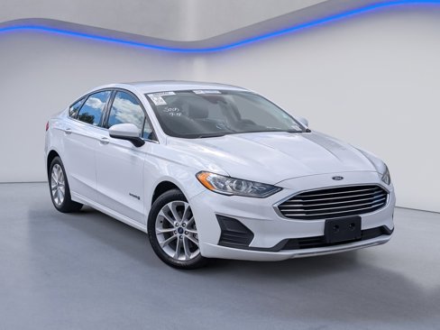 Used 2019 Ford Fusion SE image 2