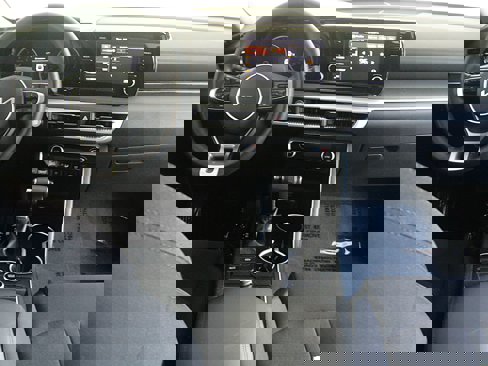 Used 2022 Kia K5 LXS image 2