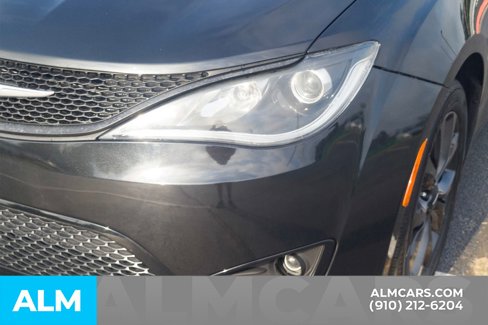 Used 2018 Chrysler Pacifica Touring-L w/ Premium Audio Group image 13