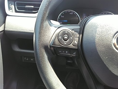 Used 2022 Toyota RAV4 LE image 8