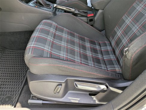 Used 2017 Volkswagen GTI SE image 21