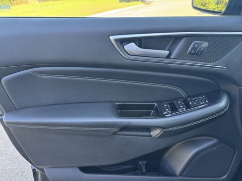 Used 2017 Ford Edge Titanium w/ Technology Package image 14